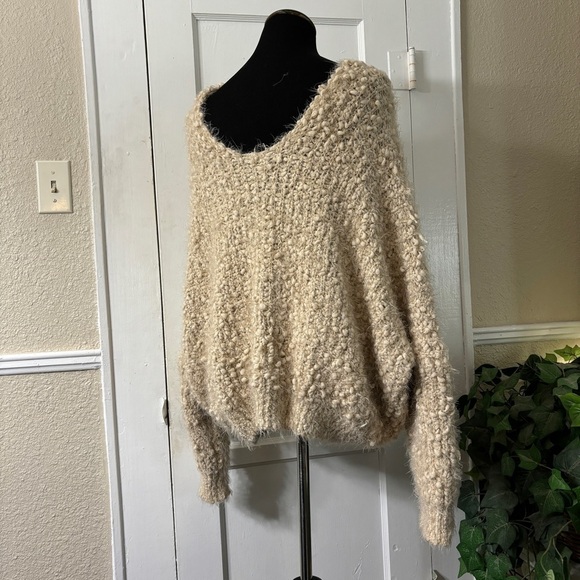 POL Soft Fuzzy White/Ivory Slouchy Oversized Sweater - Picture 9 of 16